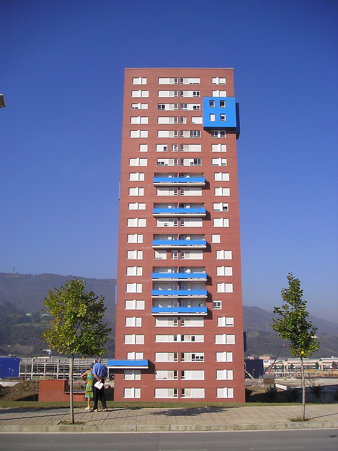 Torre VI by Mikel Allende