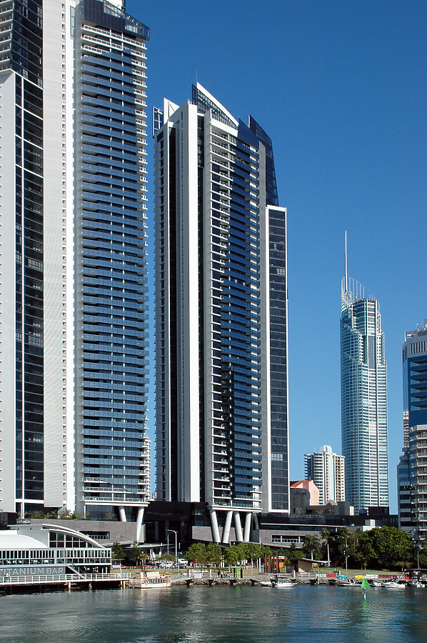 Circle on Cavill South Tower by John Bek