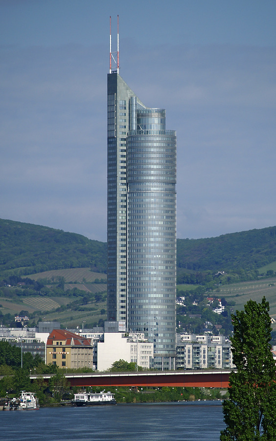 Millennium Tower by Cesar Serrano