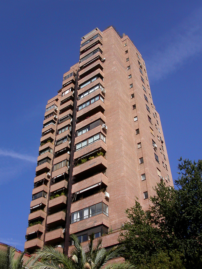 Torre Retiro by Cesar Serrano