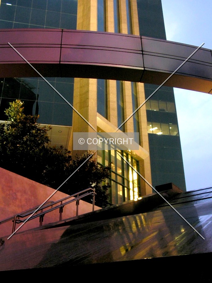 Torre Empresarial Altiva by Luis Ibáñez