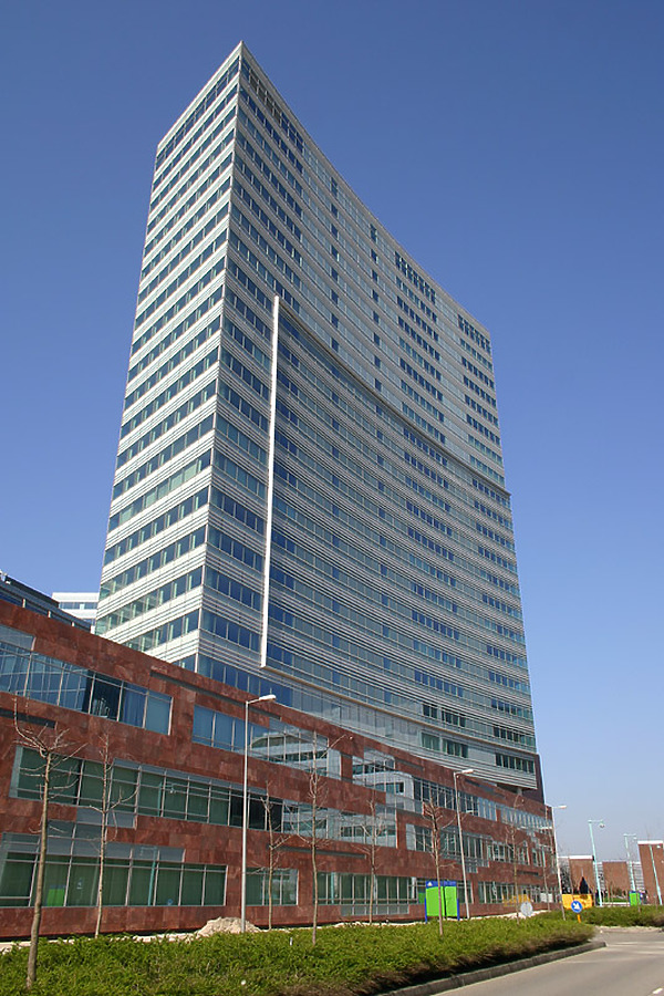La Guardia Plaza 4 by Michiel van Dijk