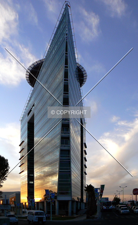 Corporativo Triángulo las Ánimas by Luis Ibáñez