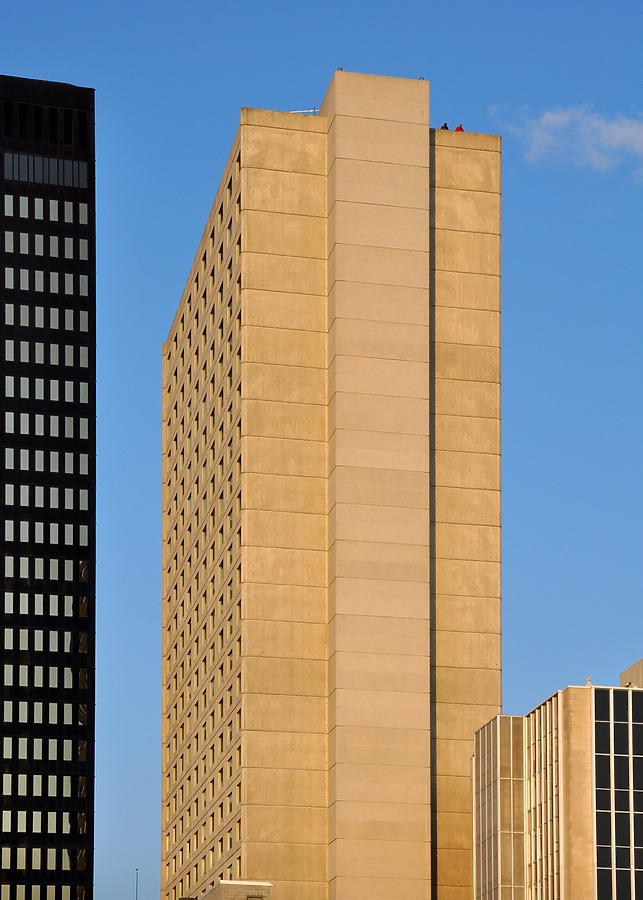 Des Moines Marriott by Rick Bronson