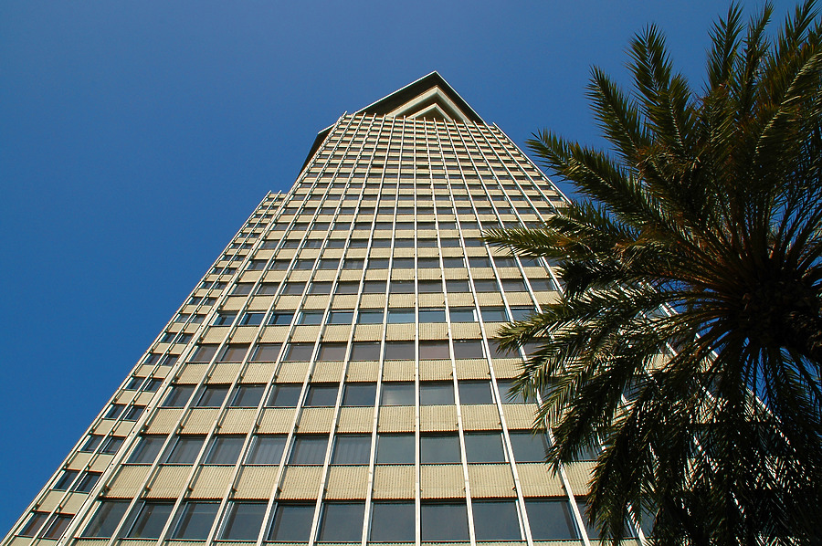 Edificio Colón by John Bek