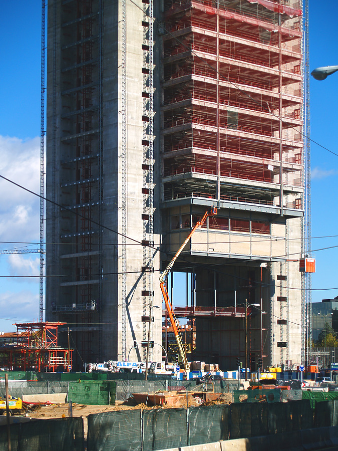 Torre Caja Madrid by Cesar Serrano