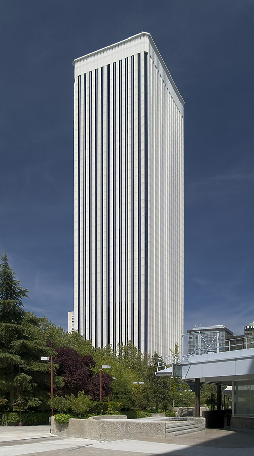 Torre Picasso by Cesar Serrano