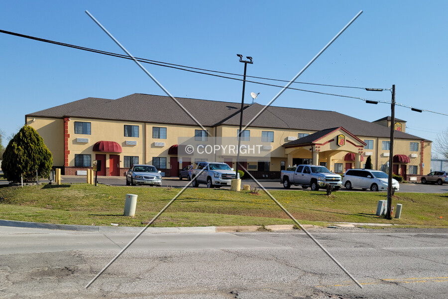 Super 8 by Wyndham Claremore