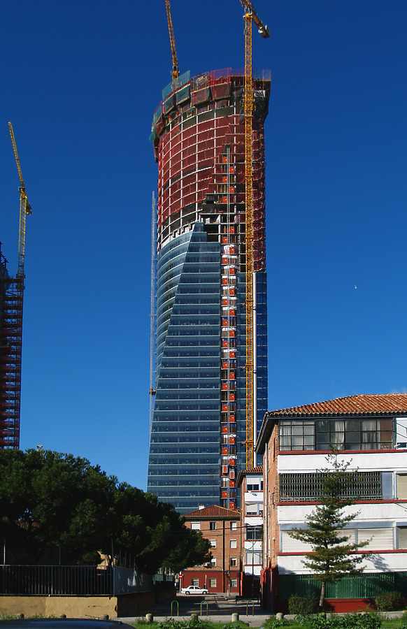 Torre Espacio by Cesar Serrano