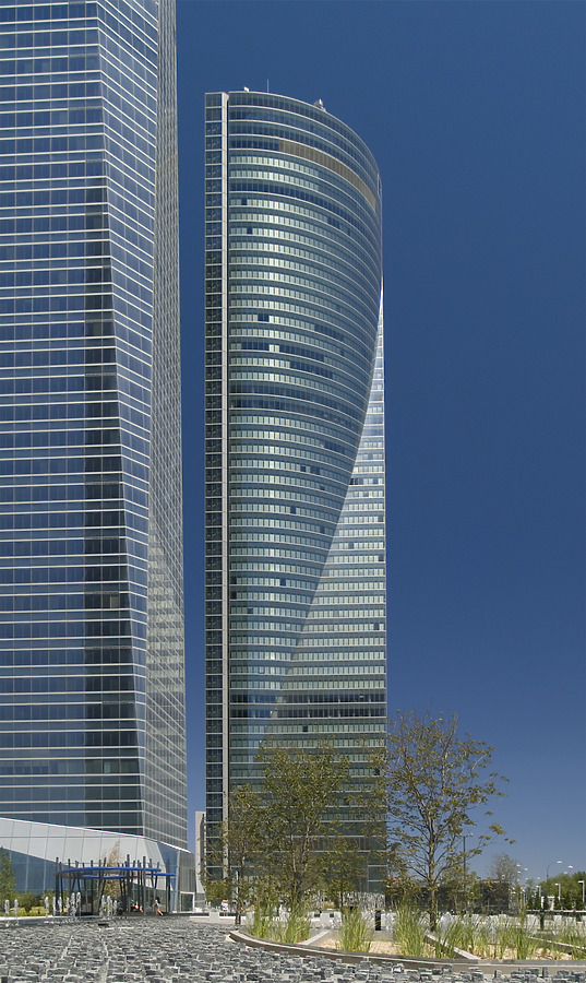 Torre Espacio by Cesar Serrano