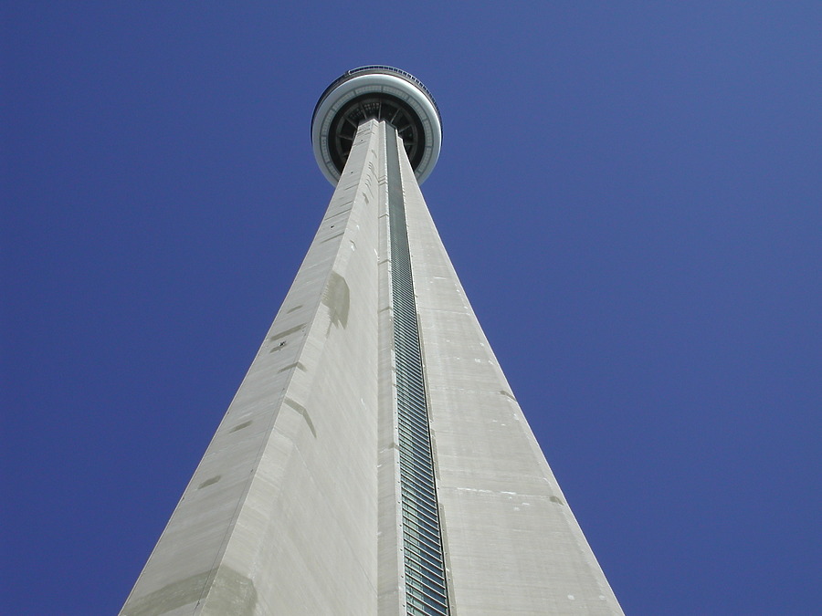 CN Tower by Pedro Marcelino