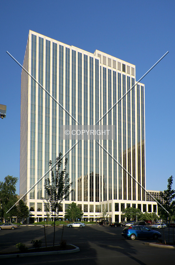Lloyd Center Tower by Serdica