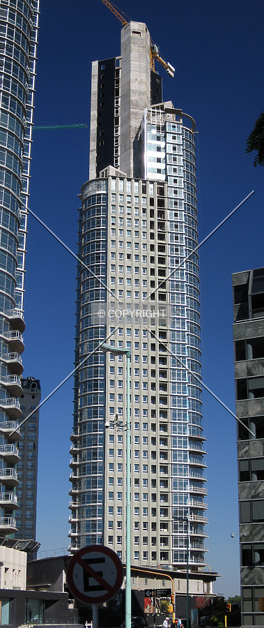 Mulieris torre Sur by Maximiliano Buono
