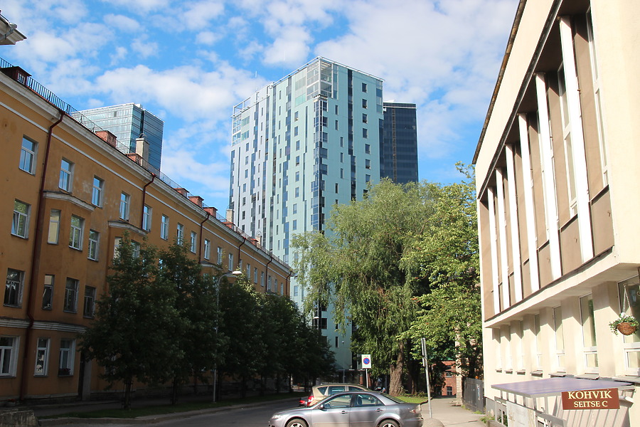 Maakri Maja by Kjetil Balog