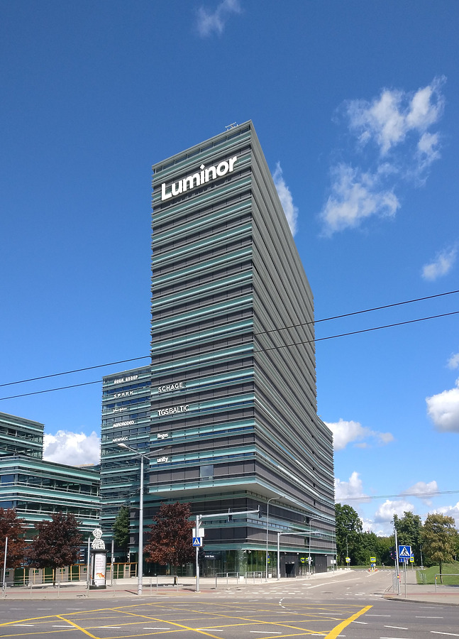 Quadrum Business City East Building by Huopa