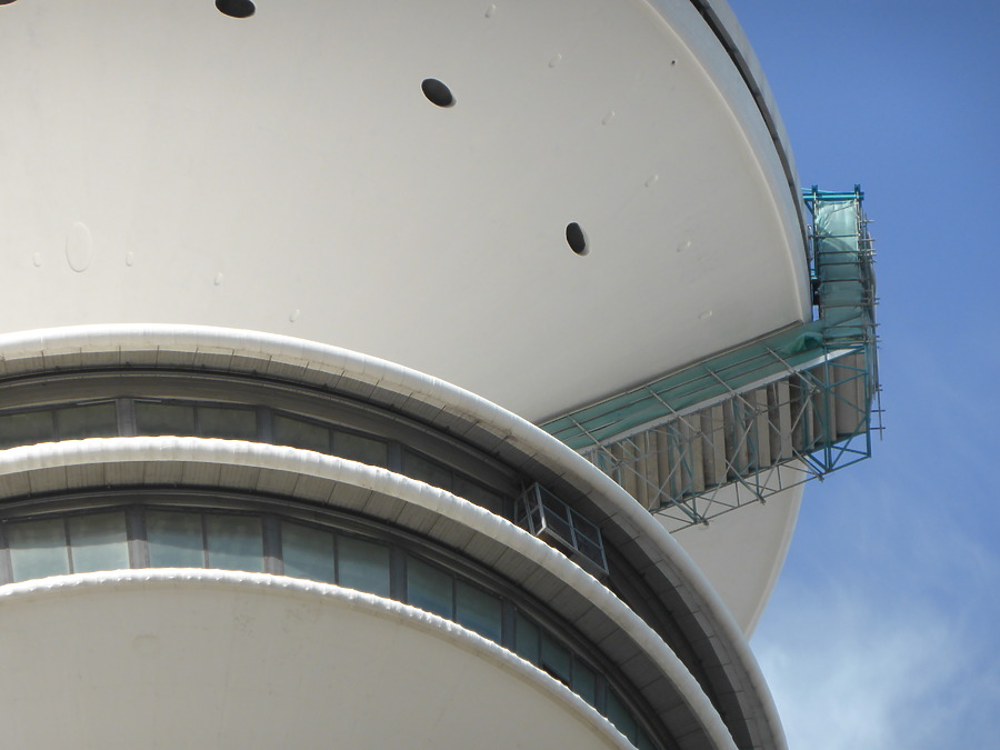 Heinrich-Hertz-Turm by Der Hamburger