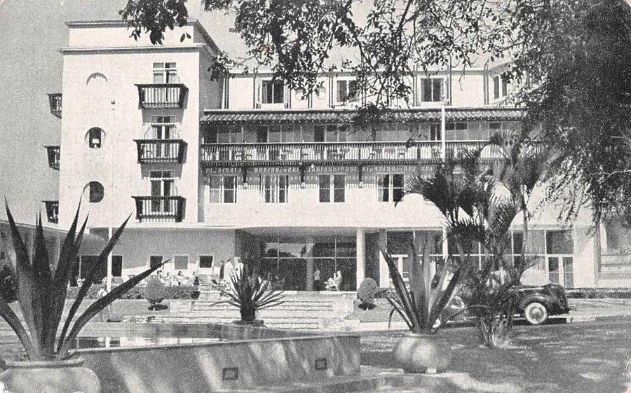Hotel Avila by Thomsen-Ellis-Hutton Co.