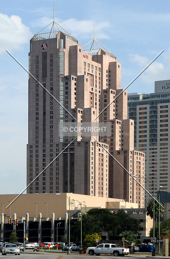 Marriott Rivercenter by Jorge Molina