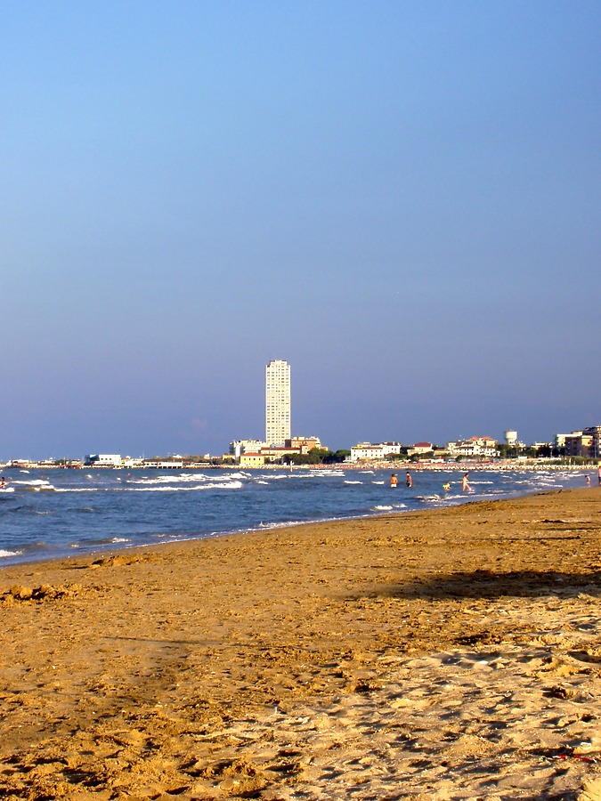 Grattacielo di Cesenatico by Edoardo Marchetti