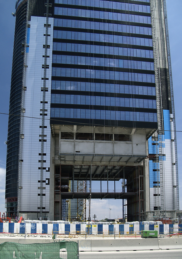Torre Caja Madrid by Cesar Serrano
