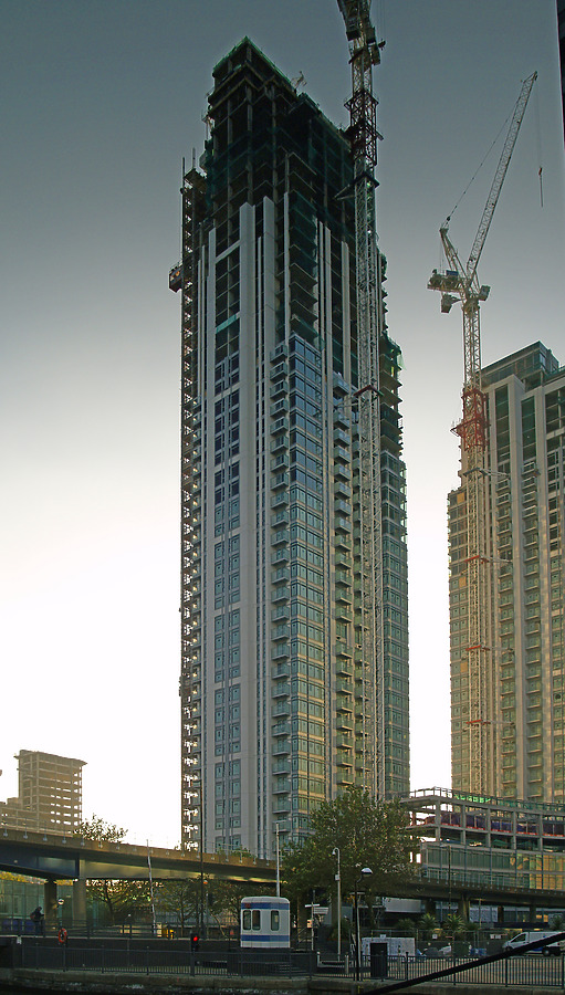 Pan Peninsula East Tower by Cesar Serrano