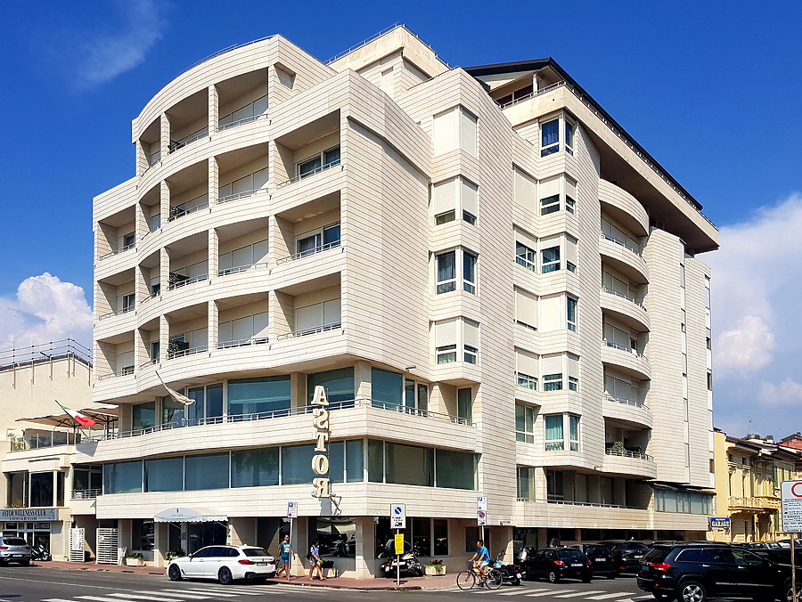 Hotel Sina Astor by Robin Spetz