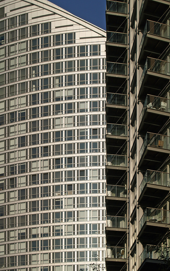 Ontario Tower by Cesar Serrano