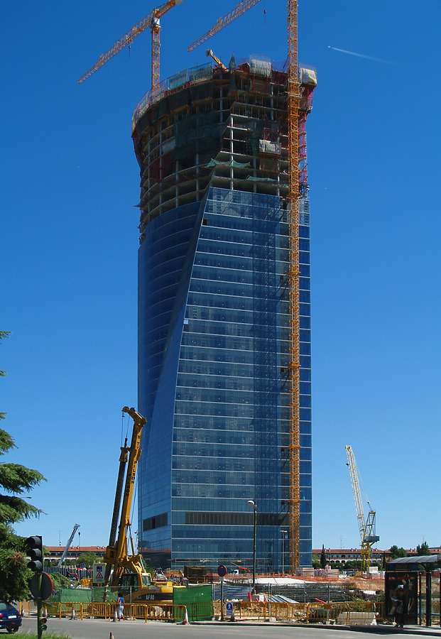 Torre Espacio by Cesar Serrano