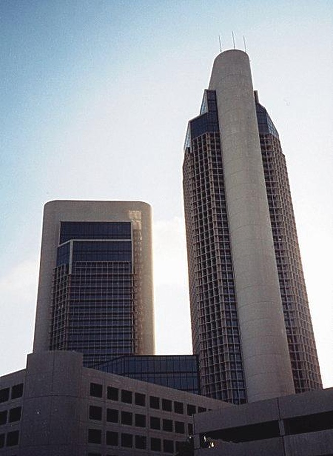 One Shoreline Plaza - South Tower by Kevin Lehnhardt