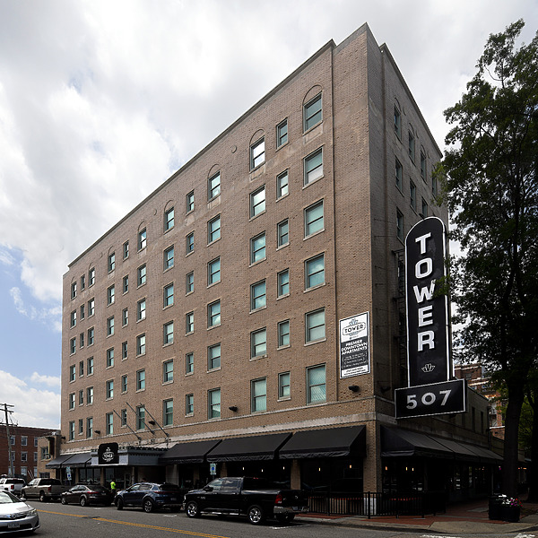 Hawthorn at the Governor Dinwiddie by John W. Cahill