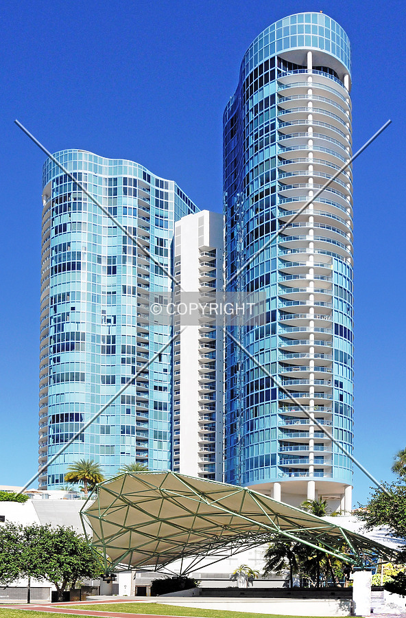 Las Olas River House by Jorge Molina