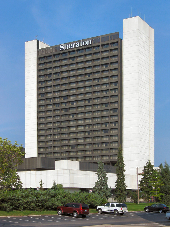 DoubleTree Bloomington Minneapolis South Tower by James Peacock