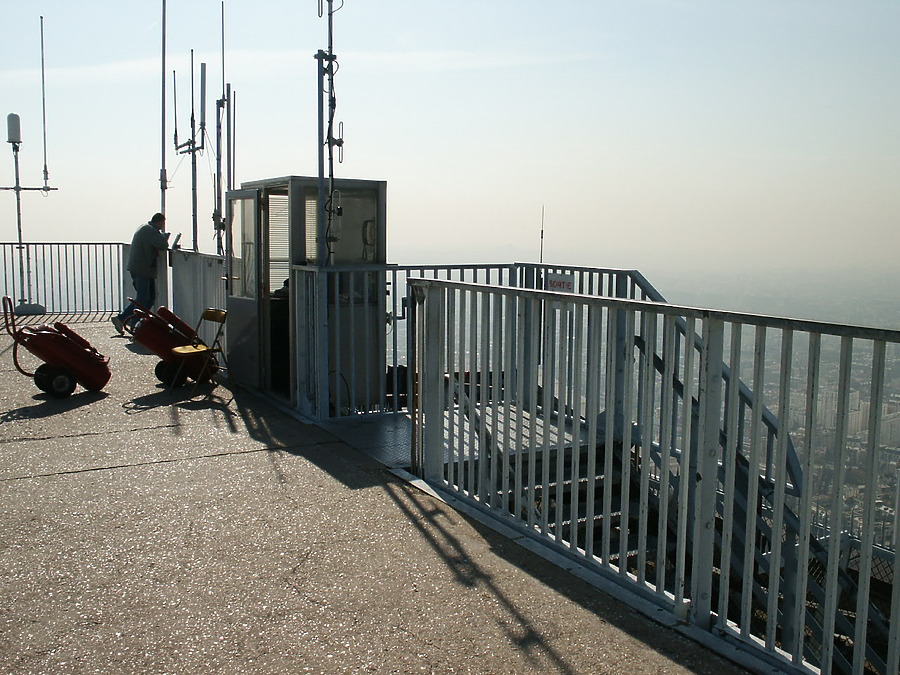 Tour Montparnasse by Daniel Kieckhefer