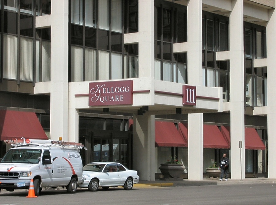 Kellogg Square Apartments by James Peacock