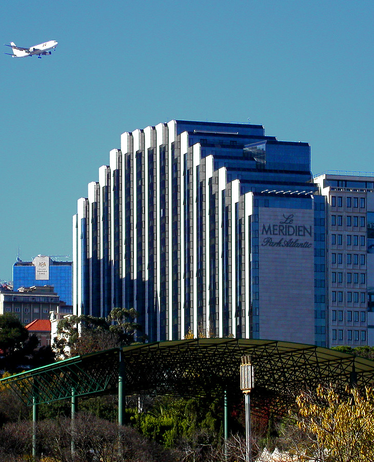 Meridien Park Atlantic Lisboa Hotel by Cesar Serrano