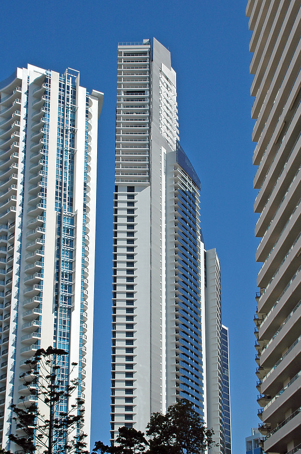 Circle on Cavill North Tower by John Bek