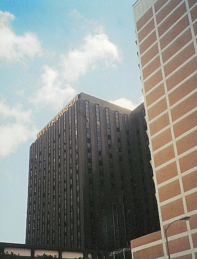 Wells Fargo Tower by Kevin Lehnhardt