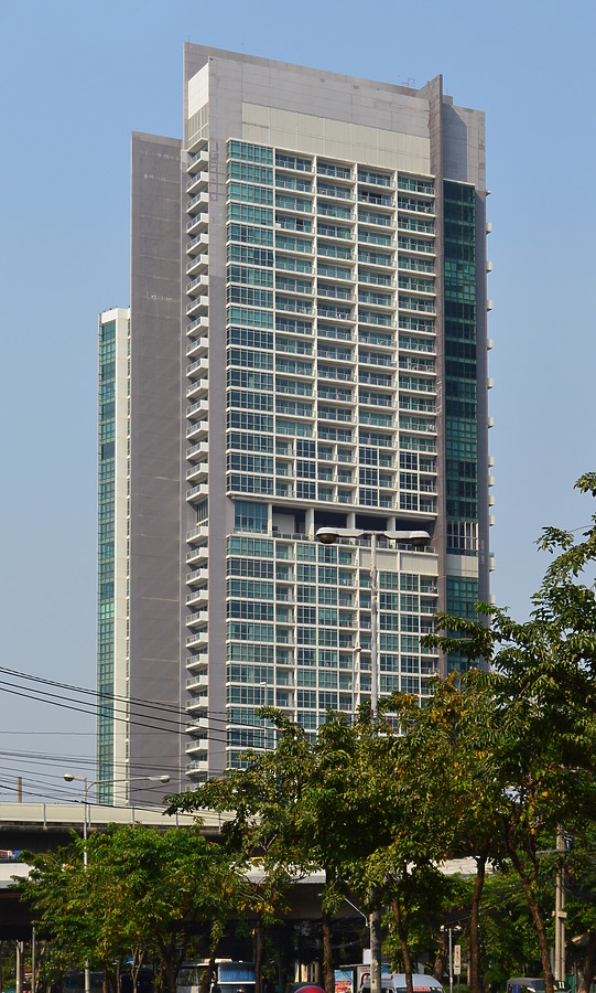 The River North Tower by Huopa