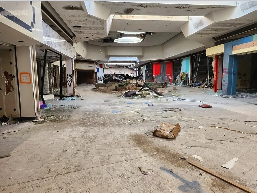 Jamestown Mall by Shiny ATV BIKE