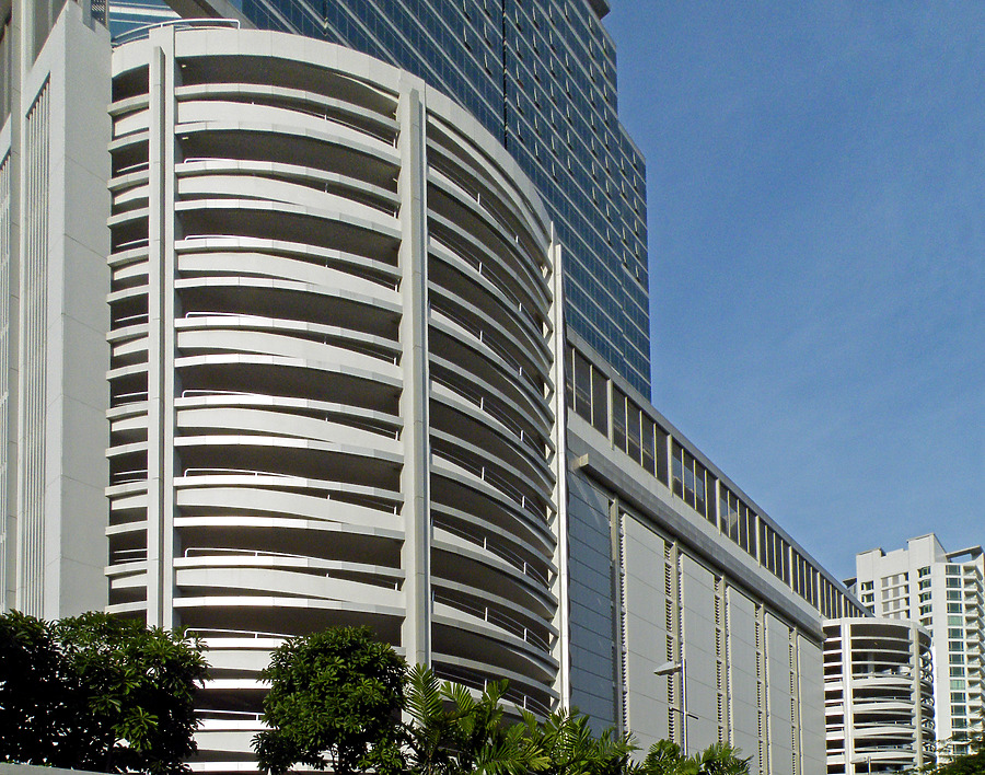 Chamchuri Office Tower by Horst Kiechle