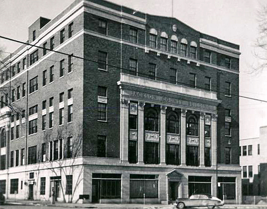 Jackson County Courthouse by Morris W. Beck
