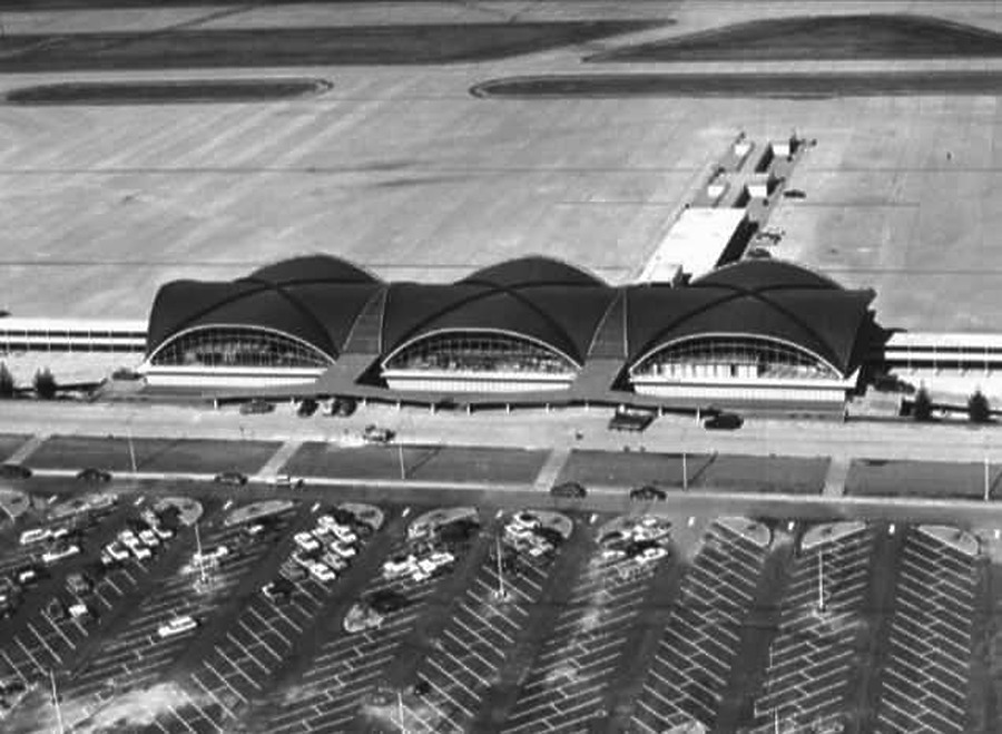 Saint Louis Lambert International Airport Terminal 1 by Eric Wachter