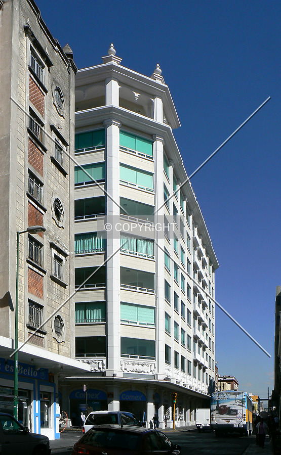 Edificio Vacas by Luis Ibáñez