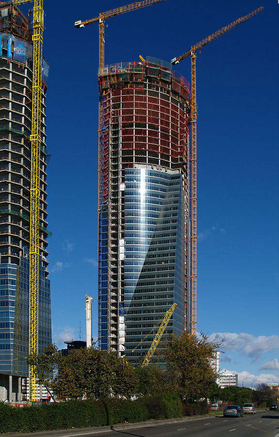 Torre Espacio by Cesar Serrano