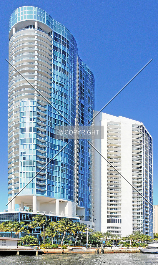 Las Olas River House by Jorge Molina