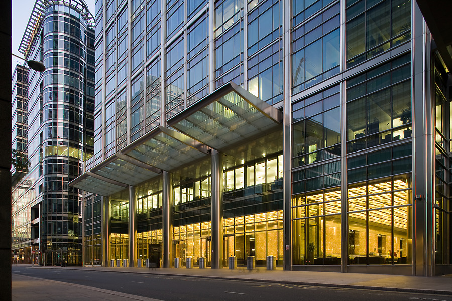 25 Canada Square by Pavel Toczynski