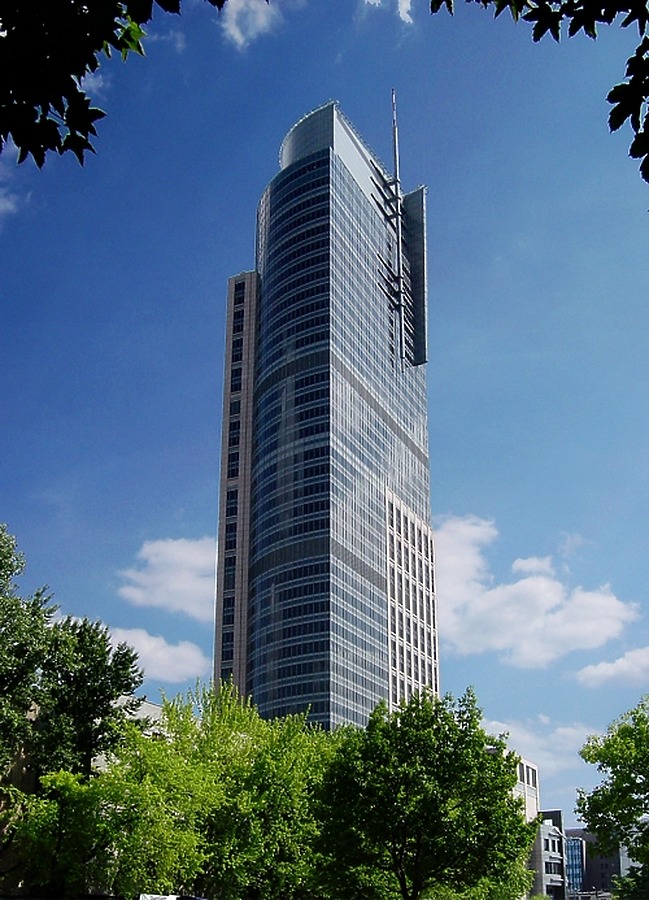 Warsaw Trade Tower by Pavel Toczynski