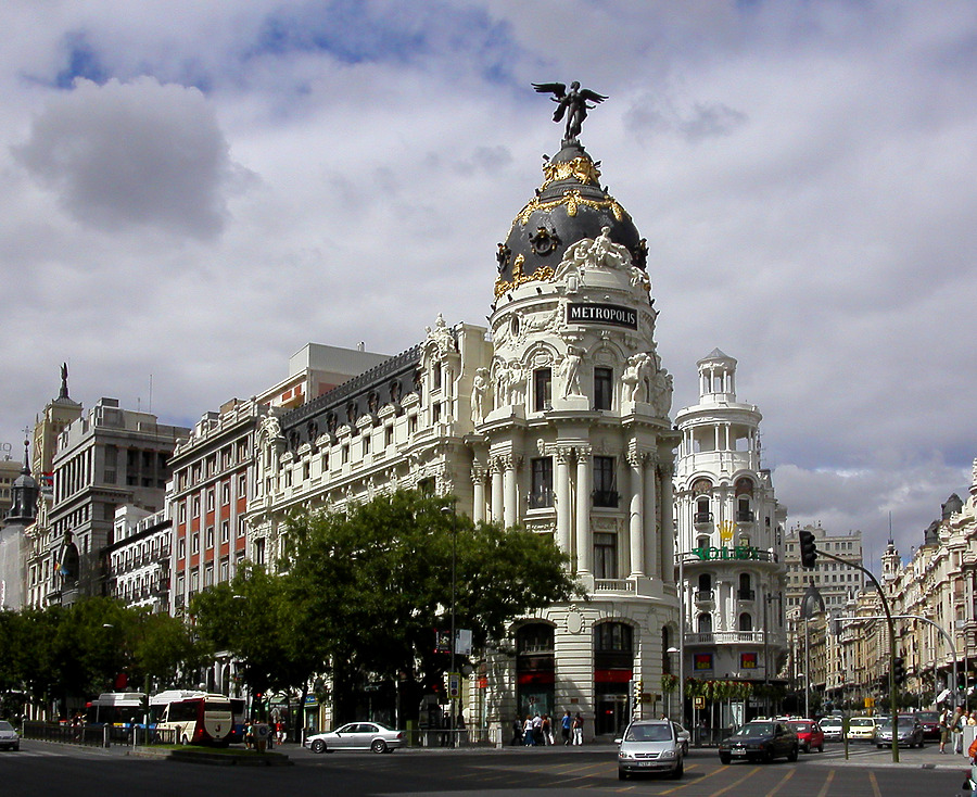 Edificio Metropolis by Cesar Serrano