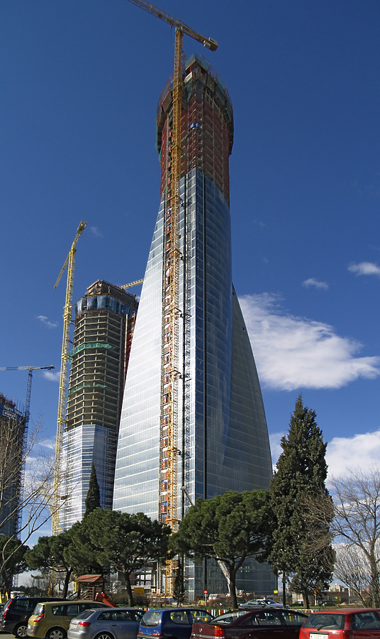 Torre Espacio by Cesar Serrano