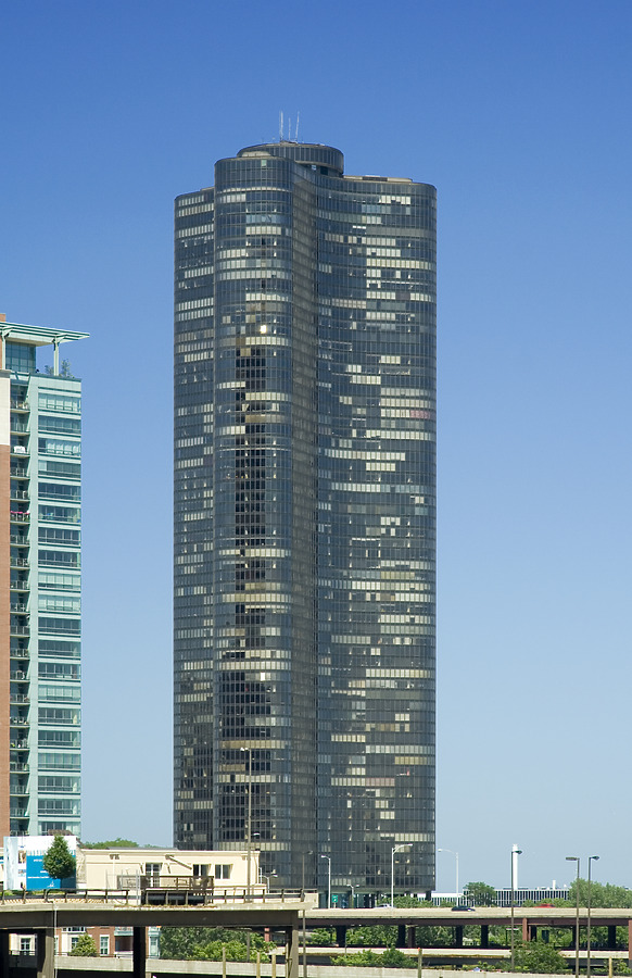 Lake Point Tower by Pavel Toczynski